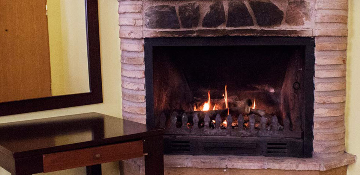 Chimenea de un apartamento del Complejo Rural Puerto Mágina.